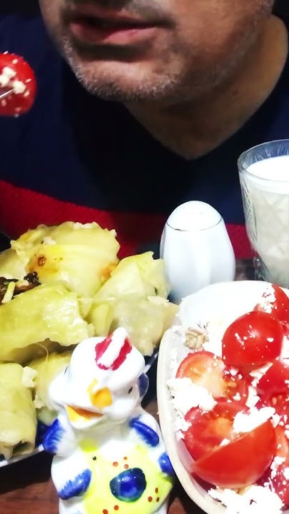 Кушаю замечательные сладкие бакинские помидоры🍅 черри с деревенским ...