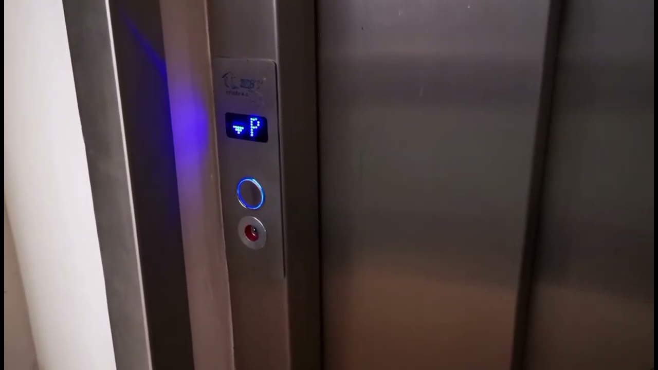 Jak vypadá máš výtah z roku 2012 (ymca palác Praha)