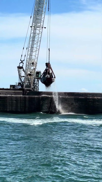 OCEAN MACHINES - SWEET FISHING BOAT AND CRANE SEA DREDGE - FLORIDA # ...