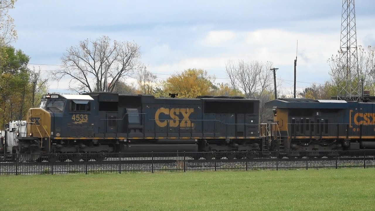 CSX 4533 Leads a Stack Train, Fostoria, Ohio