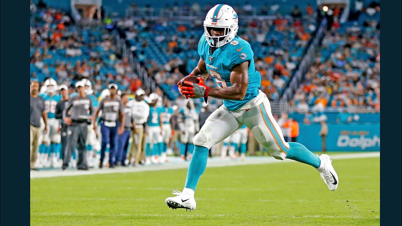 Miami Dolphins running back Mark Walton flashes the U after touchdown ...