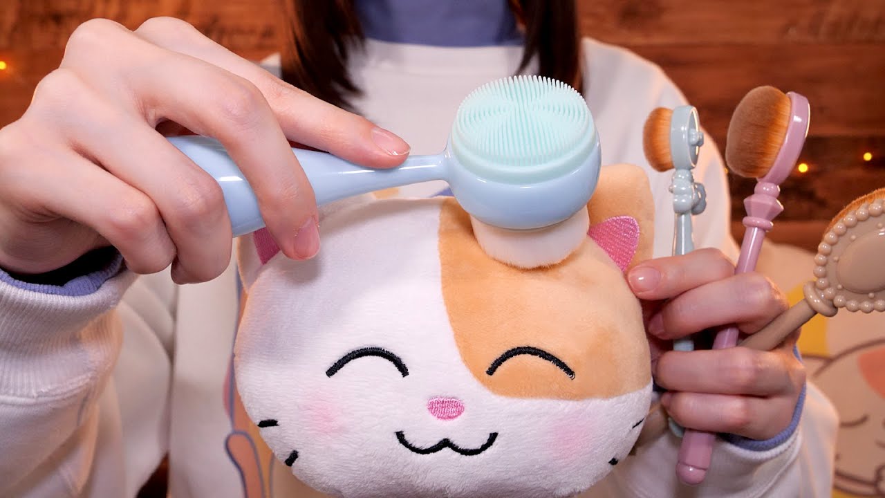 ASMR Caring Komugi's Face😸✨ brushing, ear picking & petting cat-shape wind screen