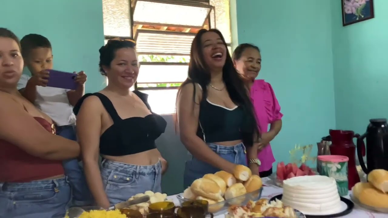 Café da manhã surpresa para comemorar o aniversário da minha filha Marcília ￼