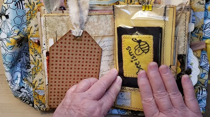 Sharing a flip through of the Bee-isms journal mad...