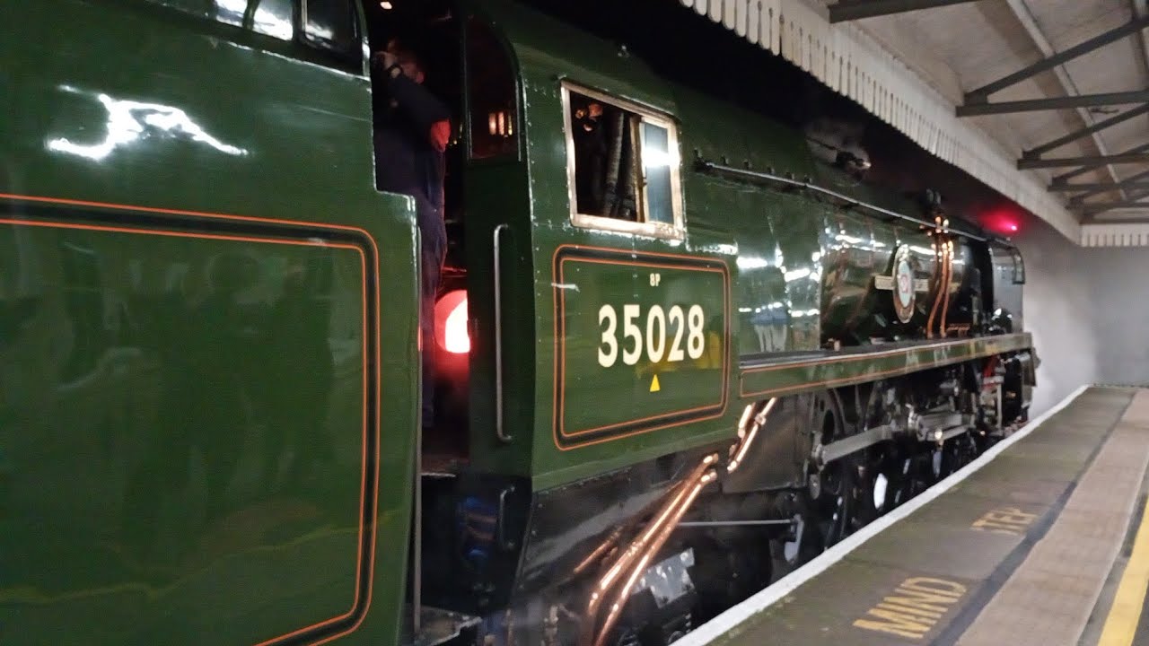 SR Merchant Navy Class 35028 'Clan Line' at Salisbury station 03/12/2025 