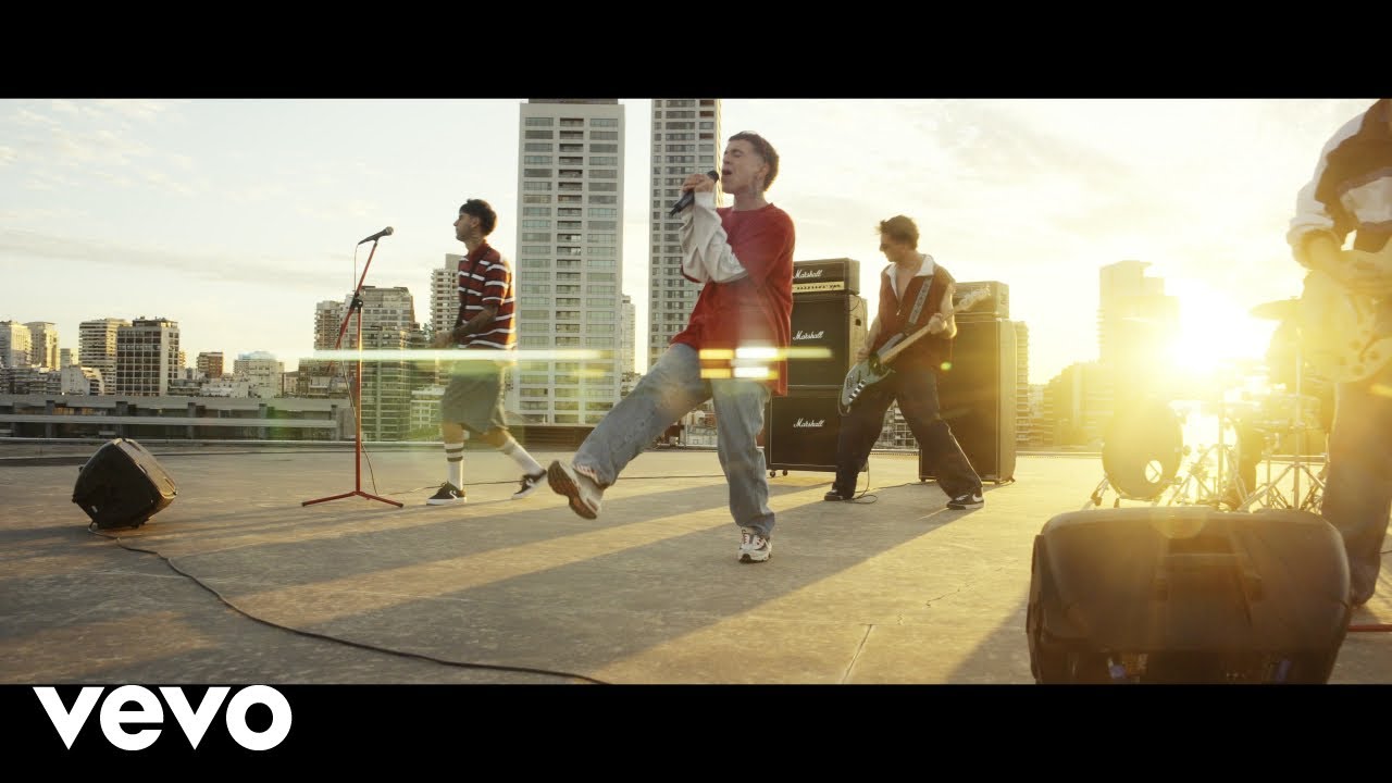 Смотреть «Un Verano - Cómo Estás? :$» на YouTube Смотреть «Un Verano - Cómo Estás? :$» на YouTube