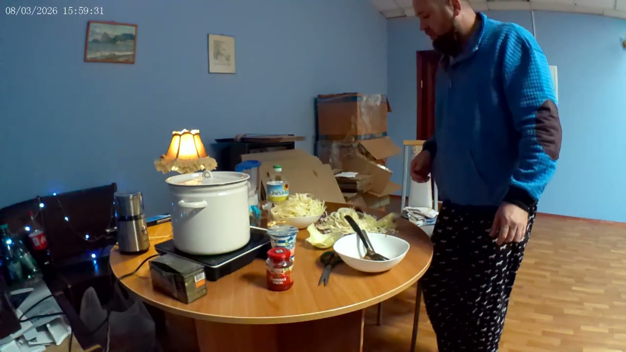 Финал. Кукинг стрим. Готовлю праздничный борщ, поздравляю с 8 марта, пью пиво и обозреваю.