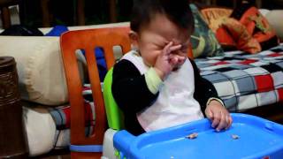 20100213(1Y0M29D)皓想睡覺哭哭.MOV