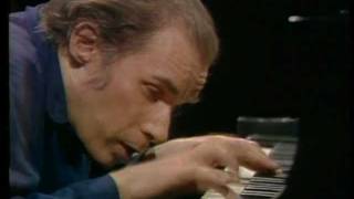 Miniatura de vídeo de "Glenn Gould-J.S. Bach-Partita No.4 D major-part 1 of 2 (HD)"