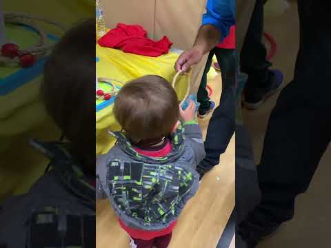 2 year old plays Easter ring game 混血宝宝玩复活节的丢圈游戏