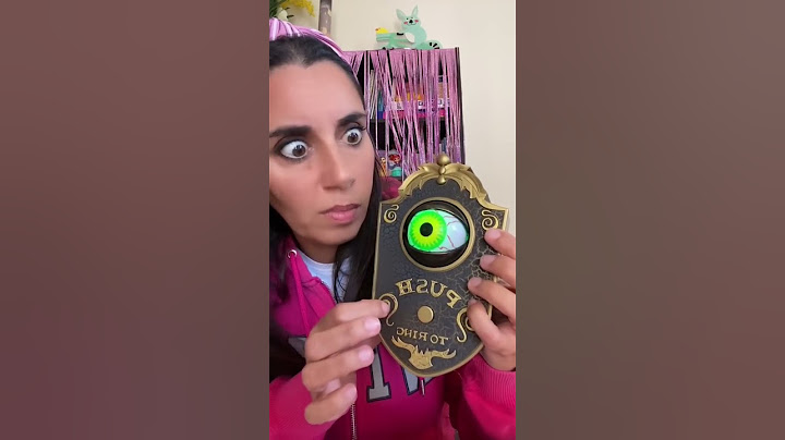 Halloween is coming! Laura plays a prank on Giulia🎃👻 #shorts #halloween