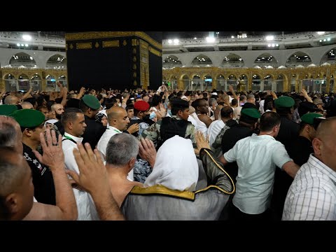 جلالة الملك عبدالله الثاني أثناء أداء مناسك العمرة يوم أمس