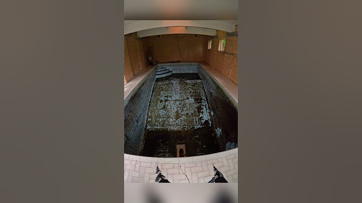 A very dirty indoor pool 🤢 #satisfying