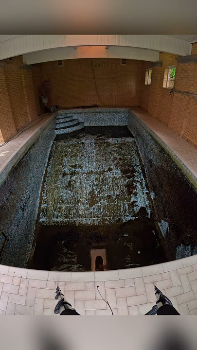 A very dirty indoor pool 🤢 #satisfying