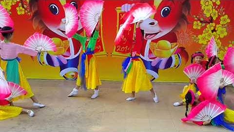 Bài múa của lớp 4A trường tiểu học Nguyễn Thái Sơn