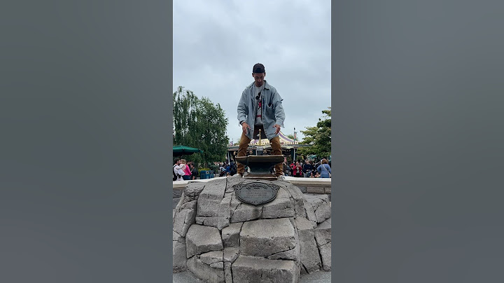 PULLING THE SWORD IN THE STONE AT DISNEYLAND PARIS