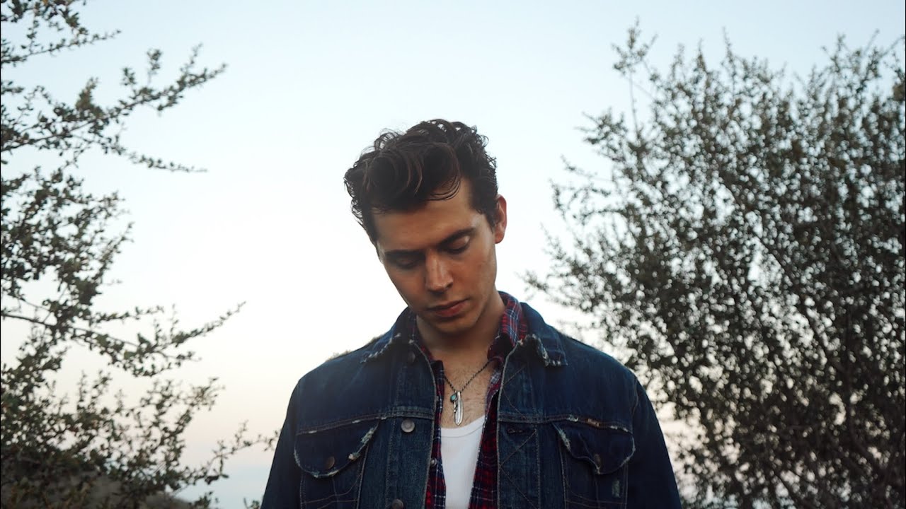 Gabe James - Curse (Official Lyric Video) auf YouTube ansehen Gabe James - Curse (Official Lyric Video) auf YouTube ansehen