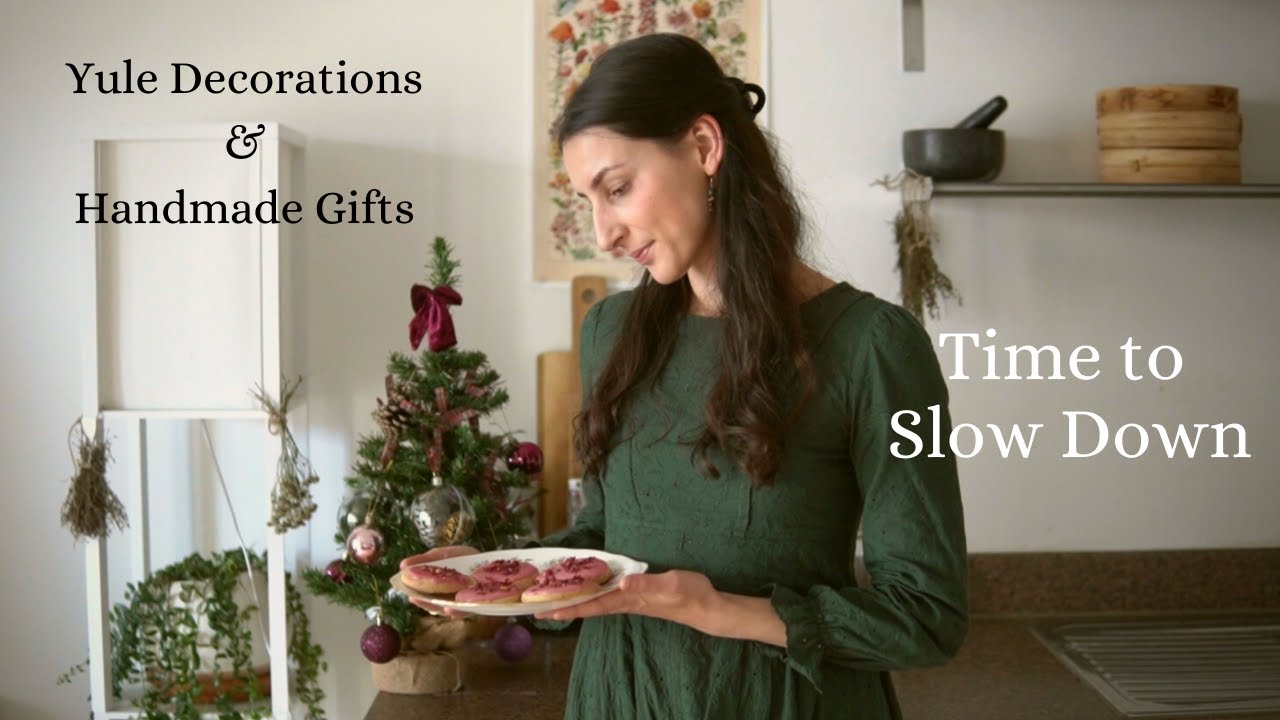 Simple Living | Taking Time to Slow Down - DIY Yule decorations + Handmade Gifts