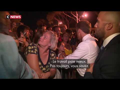 Emmanuel Macron s'offre un bain de foule à Bormes-les-Mimosas Emmanuel Macron s'offre un bain de foule à Bormes-les-Mimosas