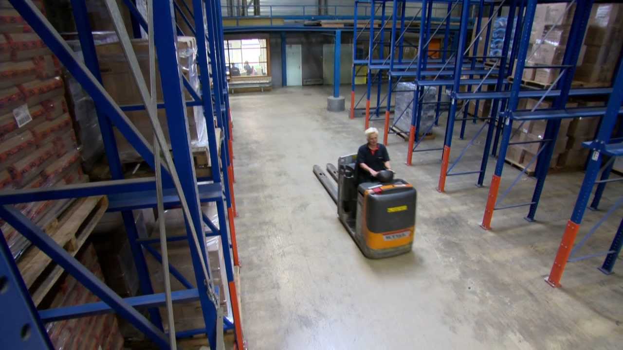 Werken als Magazijnmedewerker in een Distributiecentrum van Blokker YouTube Werken als Magazijnmedewerker in een Distributiecentrum van Blokker YouTube