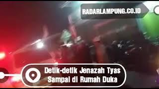 Suasana saat Jenazah Alm. Tyas (Korban Diduga Bunuh Diri di Transmart) Sampai di Rumah Duka