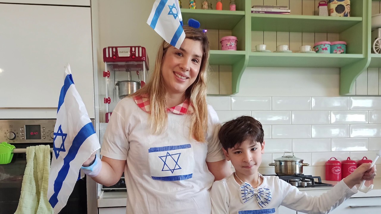 סרטונים לילדים- ללוש מכינה חולצה עם דגל ישרא לכבוד יום העצמאות