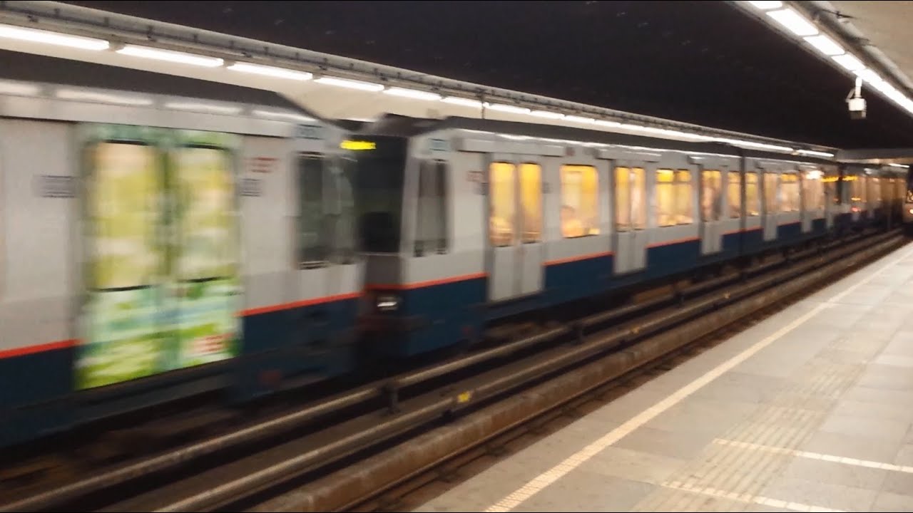 RET Metro 3*Type T vertrekt op Dijkzigt richting Nesselande