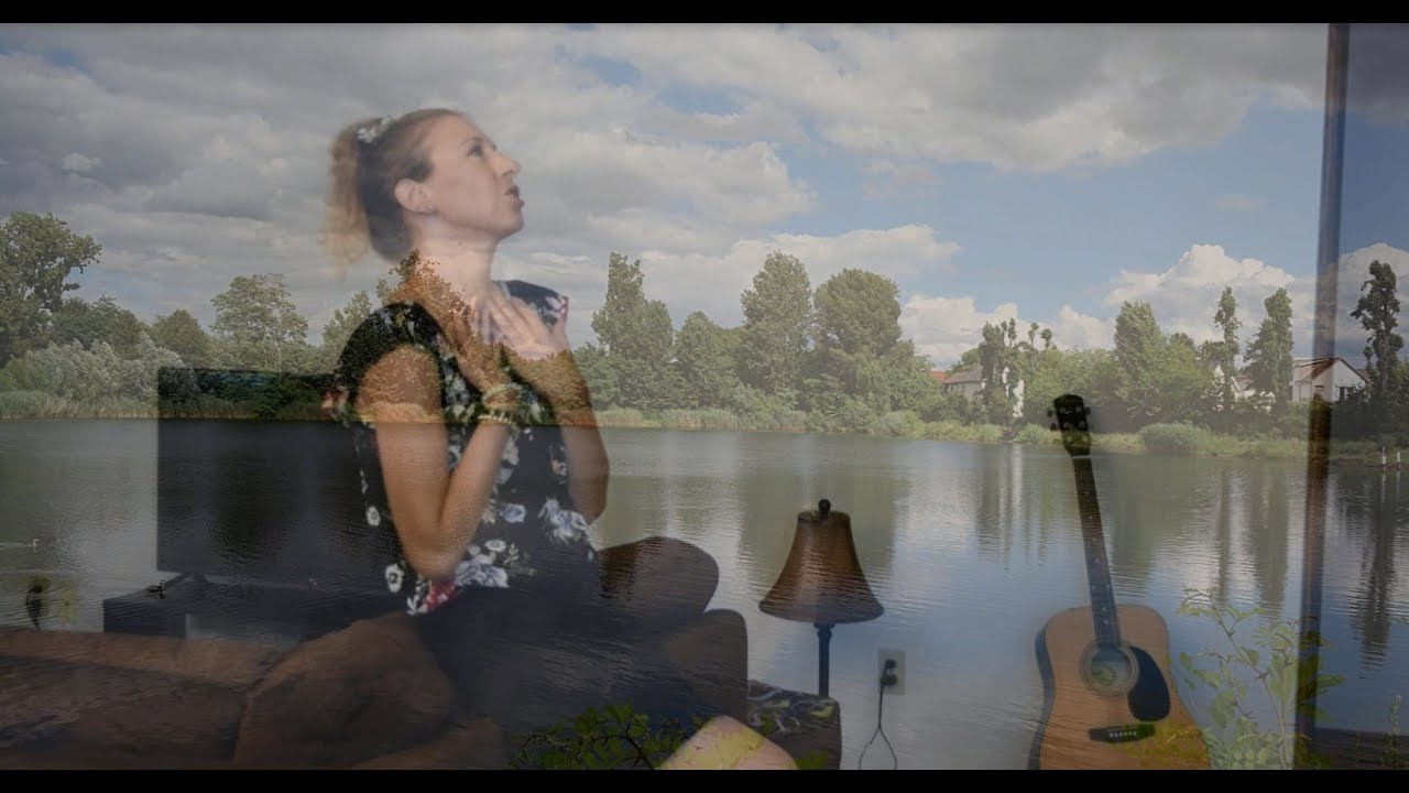 Kira Quinn - How Far I'll Go (Cover) auf YouTube ansehen Kira Quinn - How Far I'll Go (Cover) auf YouTube ansehen