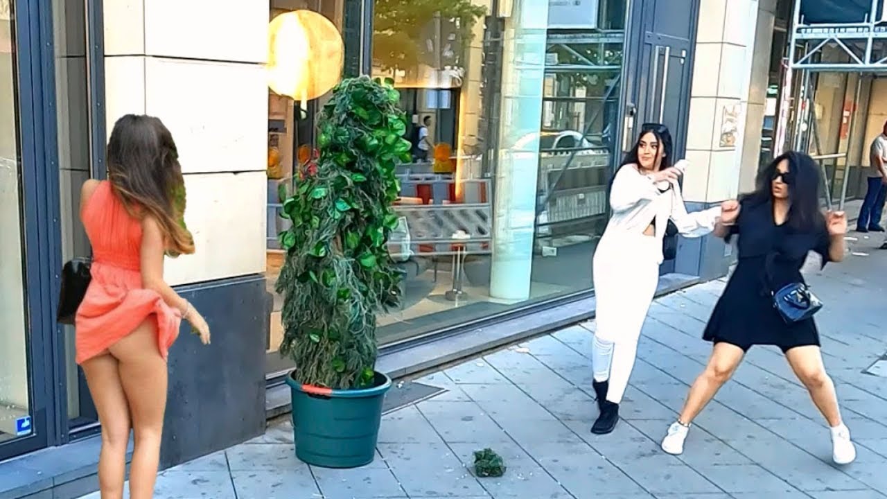 Best of Bushman Prank Compilation #114 😱 Crazy Reactions 🤣 Funny Reactions 😂 Bushman Scare Cam