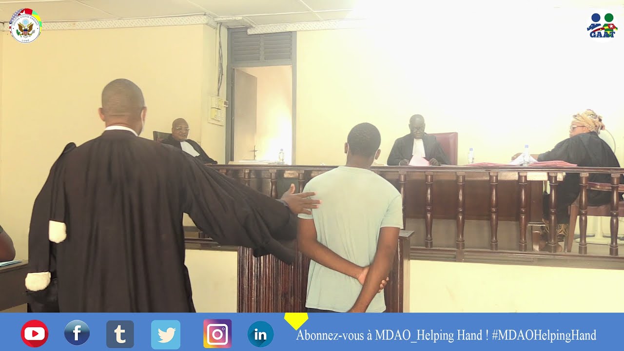 Procès d'un prisonnier accusé de vol des objects personnels au domicile de son ami.