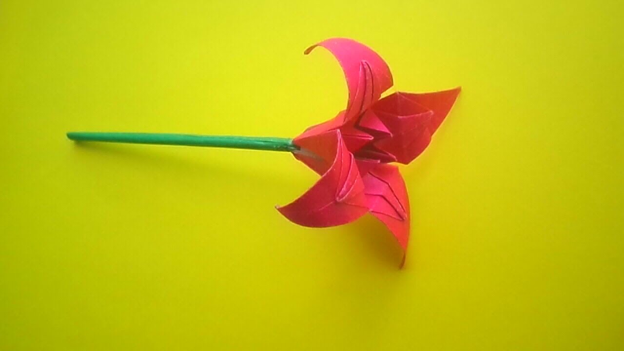 Оригами цветок памяти. Оригами Лилия. Оригами цветы Лилия. Оригами цветочек. Цветы из бумаги на палочке.