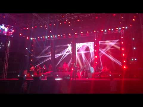 محمد حماقى يبدع فى أداء أغنية تعبت فى بعدى عنك حفل قطر 31 3 2017 