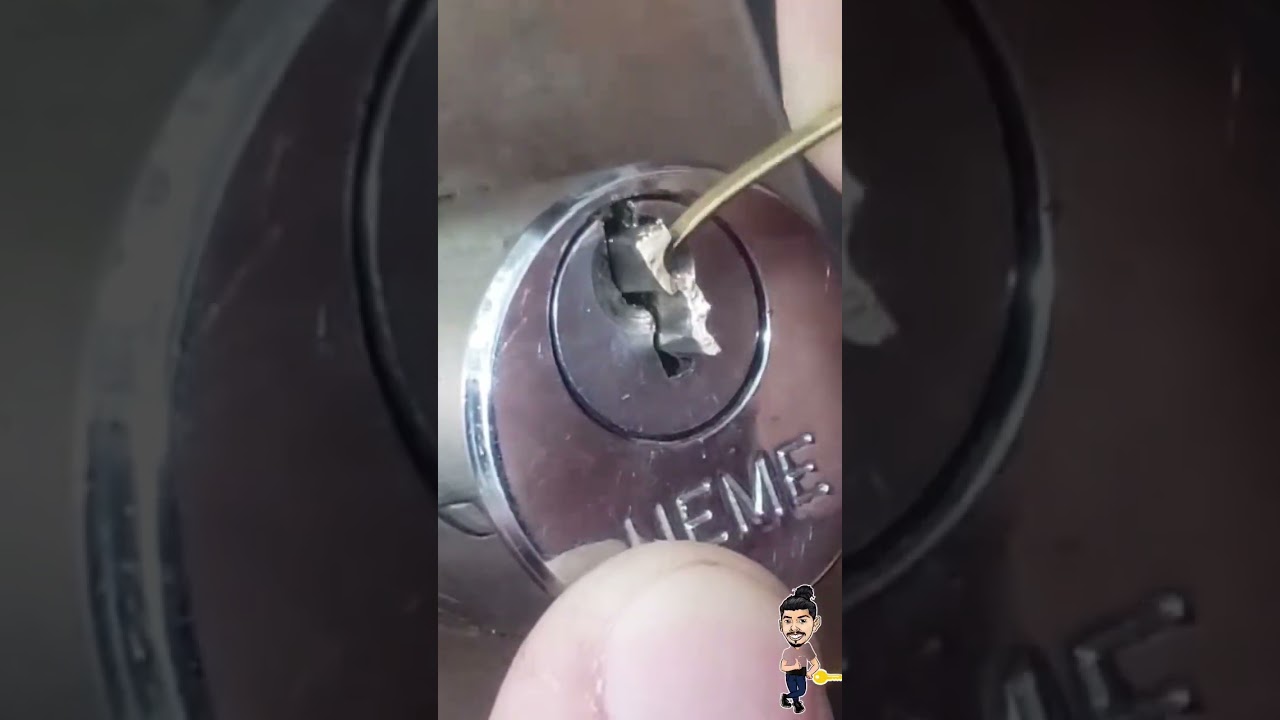 retirando chave quebrada com grampo de cabelo