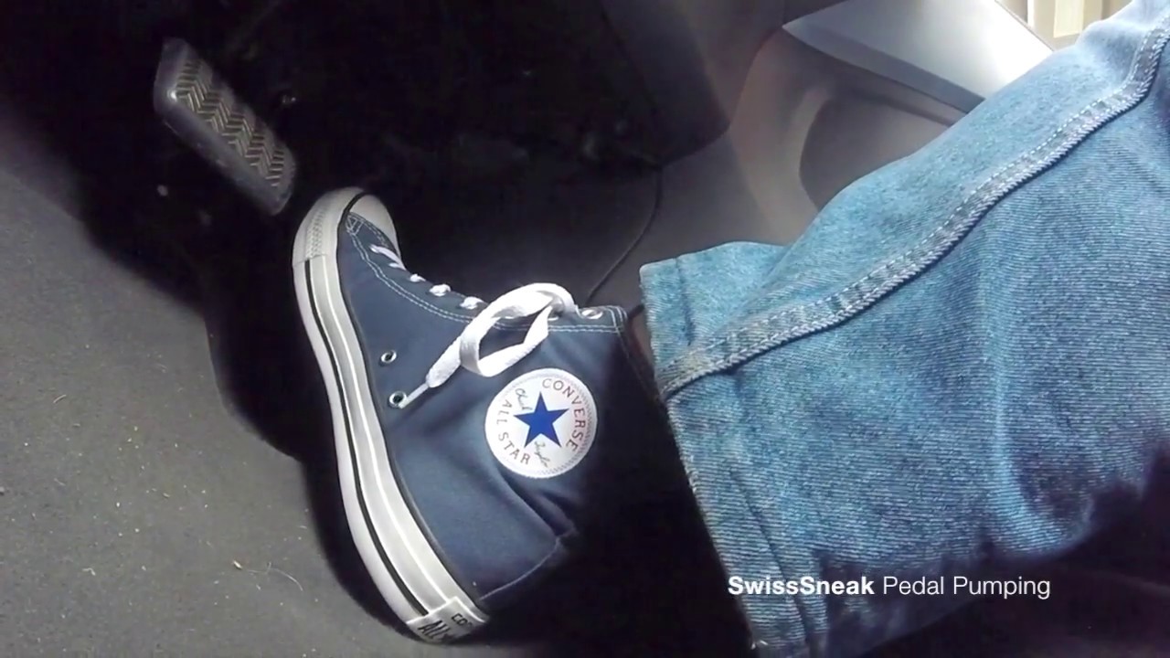 Converse Chucks Navy 03 (Floor+Side Cam)