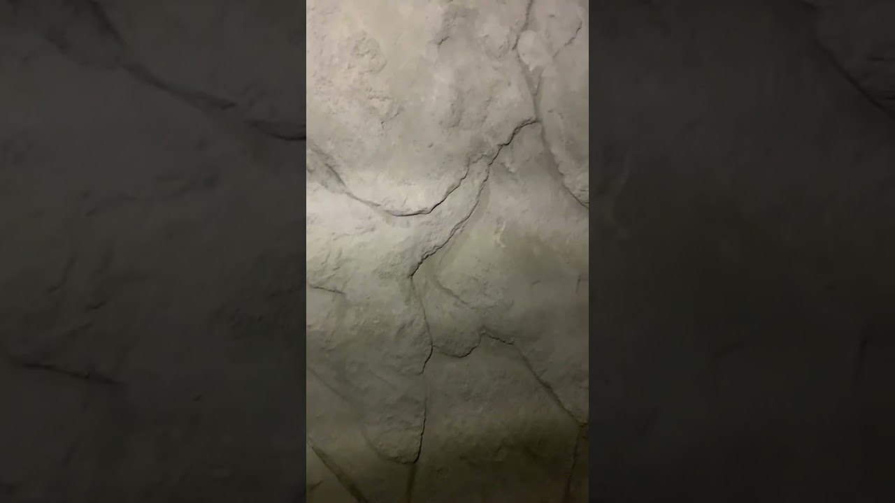 оформление стен декоративная скала арт бетон. мастерская Котлярова. 