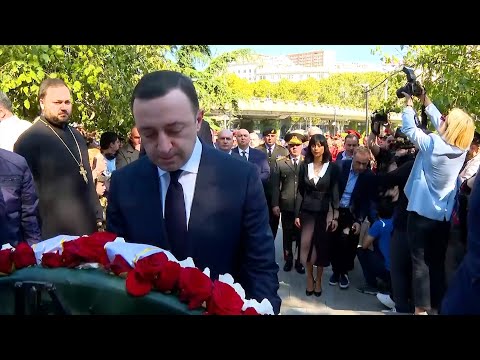 გმირთა მემორიალიდან გაქცეული პრემიერ მინისტრი