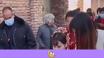 Con trai lành lặn cưới vợ bị liệt nửa người, thái độ của mẹ chồng gây xúc động