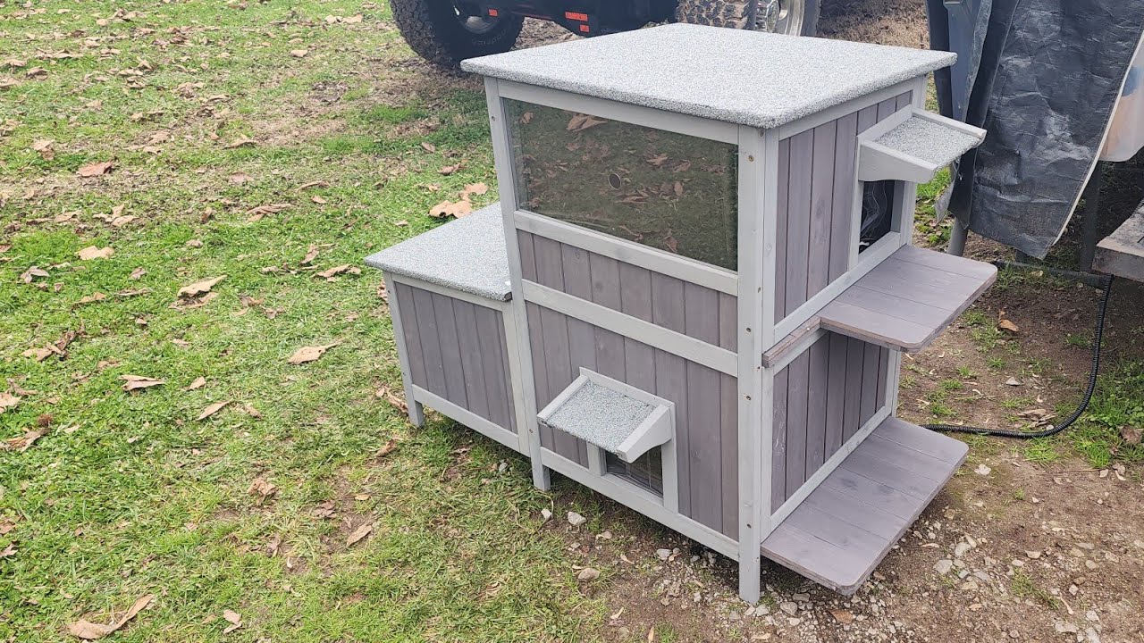 Кошачий домик GUTINNEEN XXL на открытом воздухе