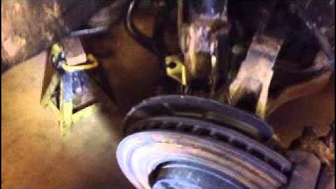 Volvo V70XC Front Strut Removal - Broken Coil Spring