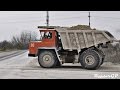 BELAZ-7522 are crossing a highway. БелАЗы-7522 пересекают шоссе