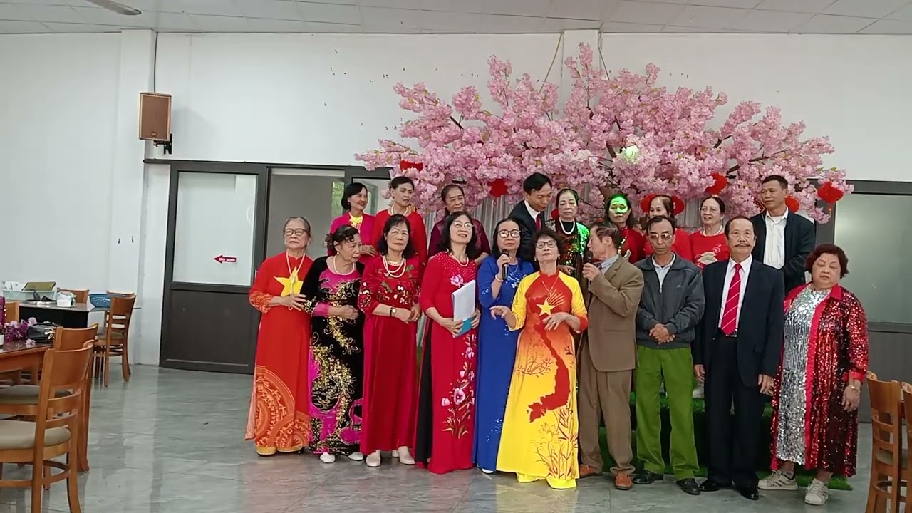 Câu lạc bộ xuân hòa khai xuân 