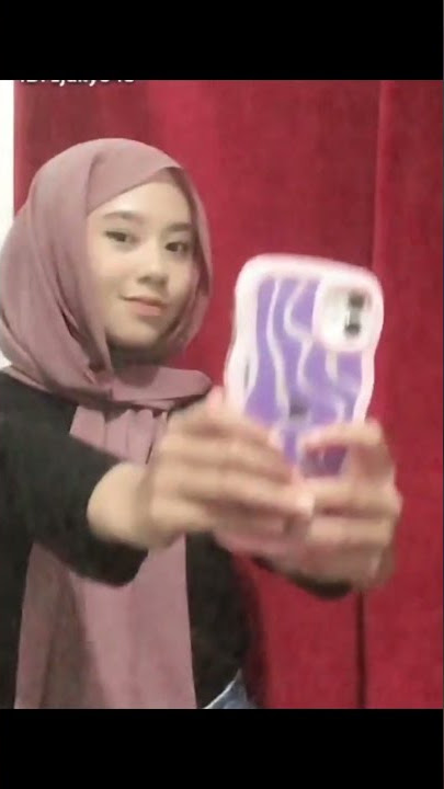 percuma pakek kerudung kalau bawahnya sering masukin burung🤣
