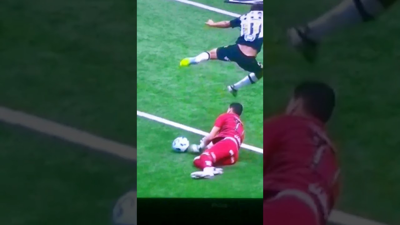 Gabriel Brazão desmaia após pancada de Igor gomes