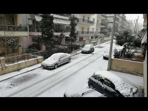 Χιονίζει στη Θεσσαλονίκη