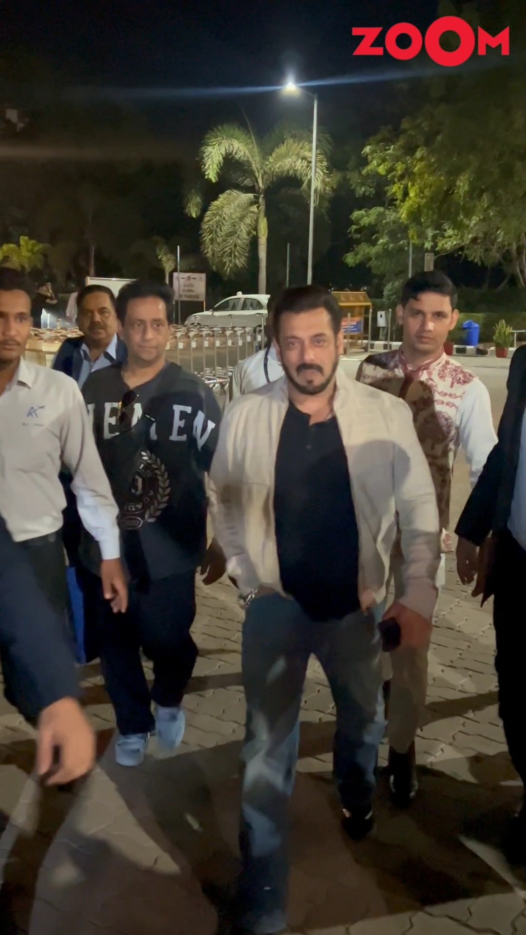Salman Khan LEAVES from Jamnagar airport after New Year celebrations #shorts #salmankhan