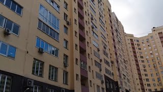 видео: Обзор 13 этажки с лифтами ЩЛЗ 400кг 5 чел/630кг 8 чел (Екатеринбург, Радищева 33)  картинка: Обзор 13 этажки с лифтами ЩЛЗ 400кг 5 чел/630кг 8 чел (Екатеринбург, Радищева 33)