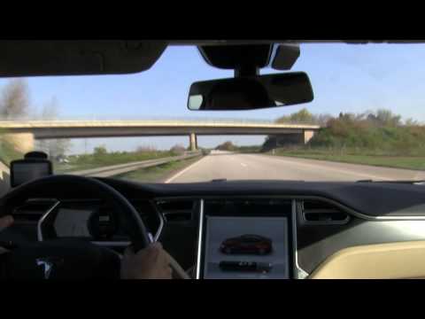 Tesla Model S P85 driving 200 km/h, 125 mph on German autobahn