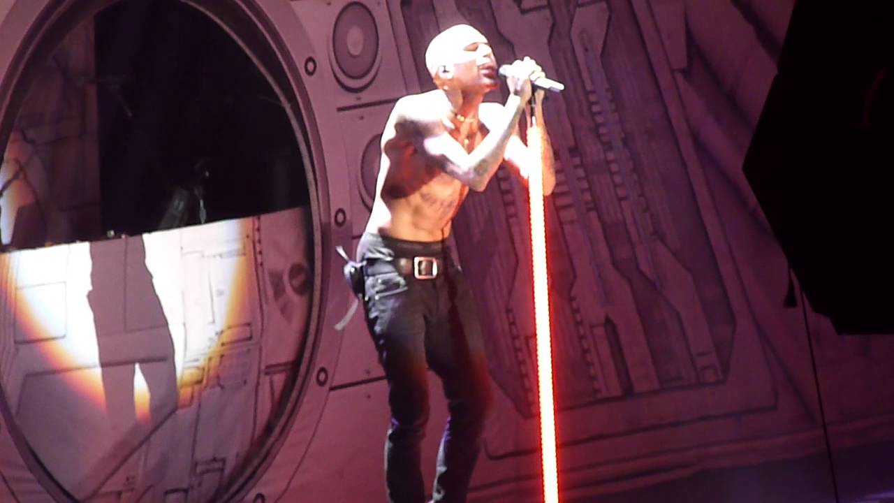 Chris Brown - NO BULLSHIT LIVE ! AT Bercy PARIS 09/12/12