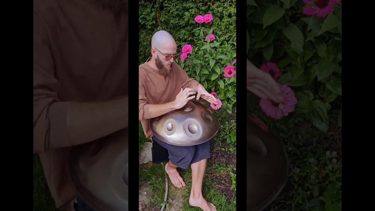 Relax moment in the garden with Yishama pygmy 19 notes pantam and flowers 🛸🌸 🧡