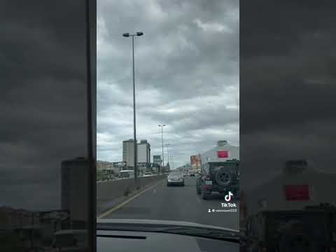 من بين كل الدنيا خدتني عينيك ودتني لحلم بعيد خلتني احب الدنيا واعيش من تاني حلم جديد عمرو دياب